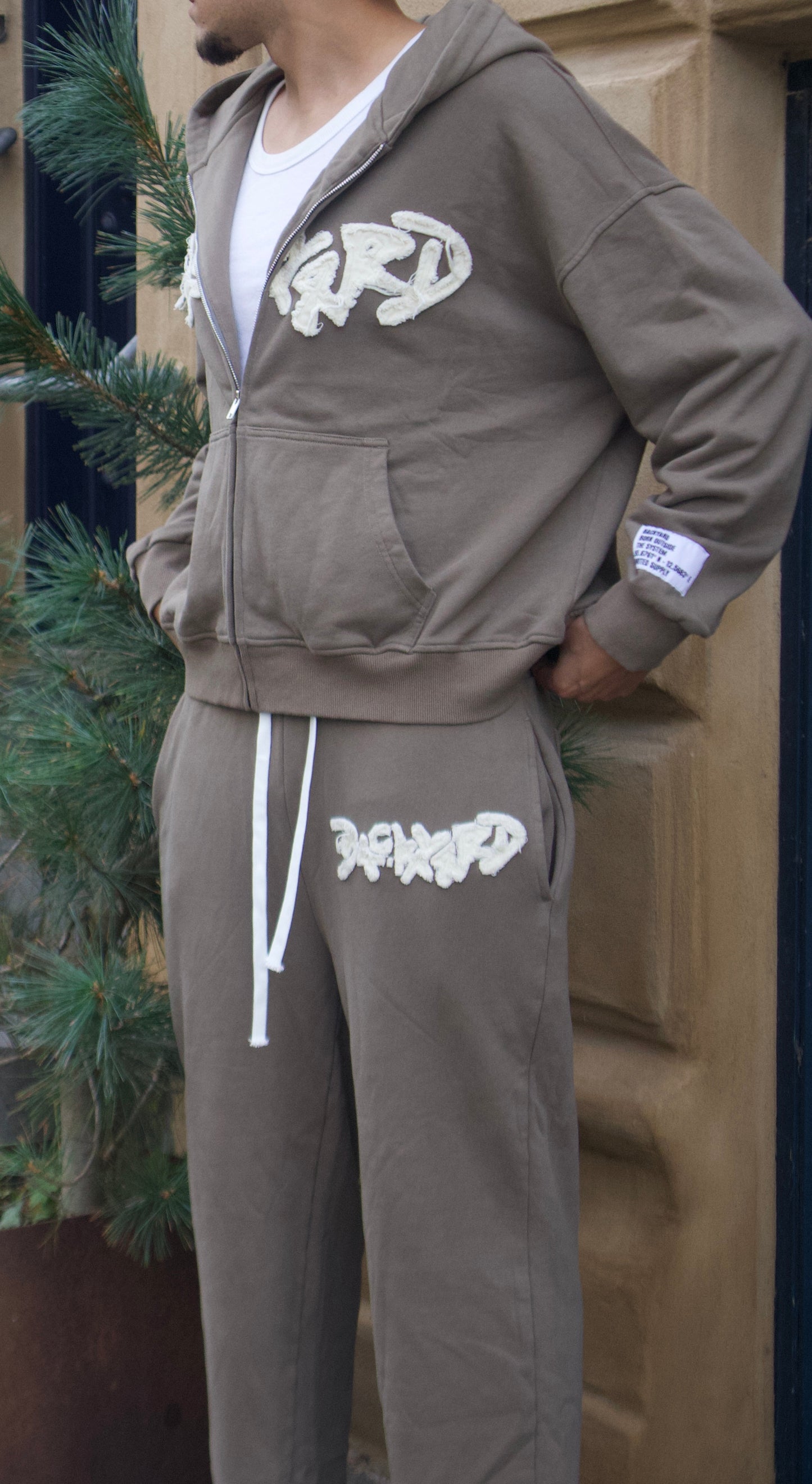 BROWN DISTRESSED ZIP UP HOODIE